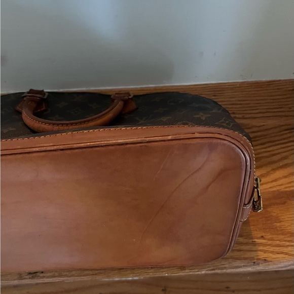 Louis Vuitton Alma PM Handbag Monogram - Picture 10 of 15